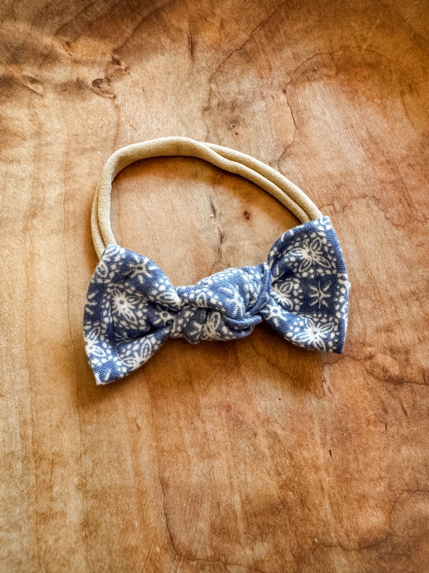 Lacey Sky Classic Bow