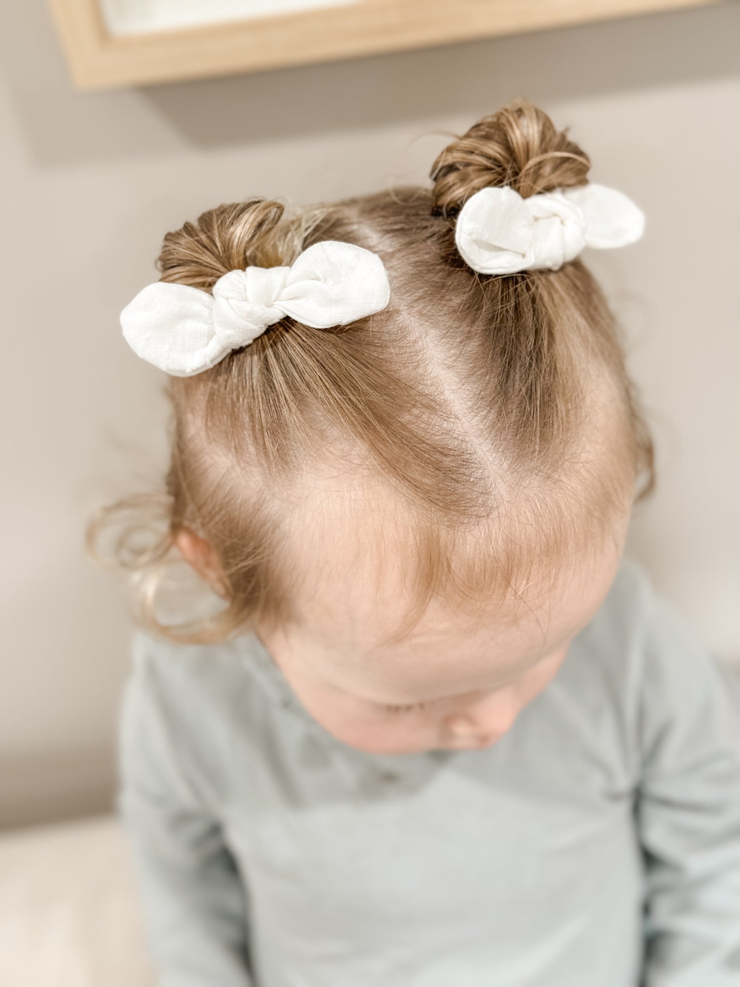 Frosted Pearl Rounded Bow Clip