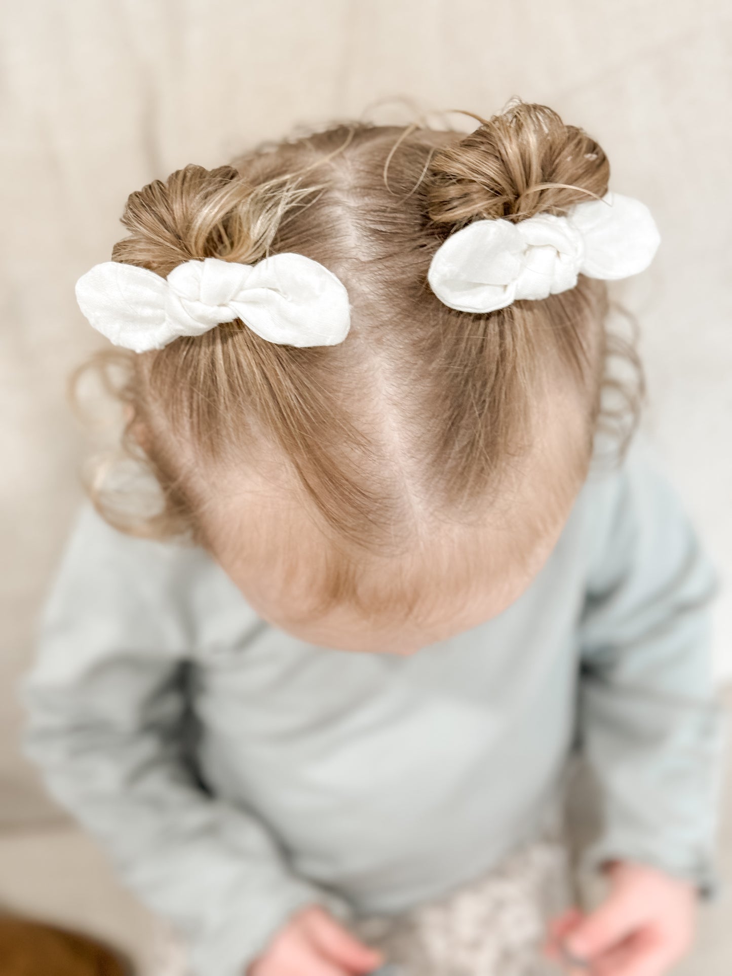 Frosted Pearl Rounded Bow Clip