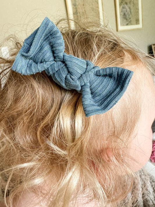 Honolulu Blue Ribbed Classic Bow Clip