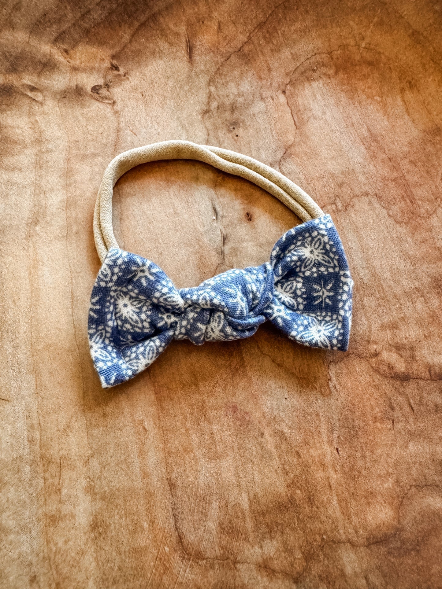 Lacey Sky Classic Bow