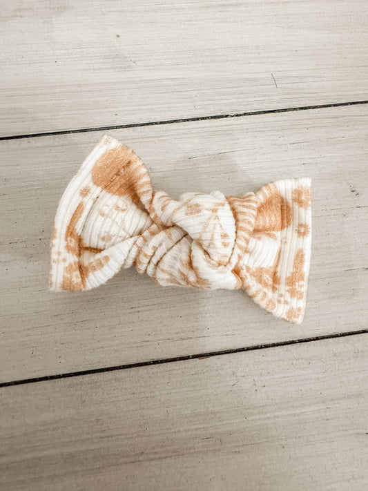 Creamy Fables Ribbed Classic Bow Clip